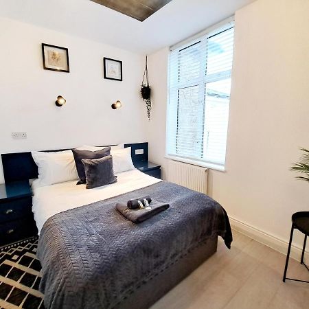 Spacious 3 Bed Apartment, En-Suites, Near Train Station! Watford  Exterior foto