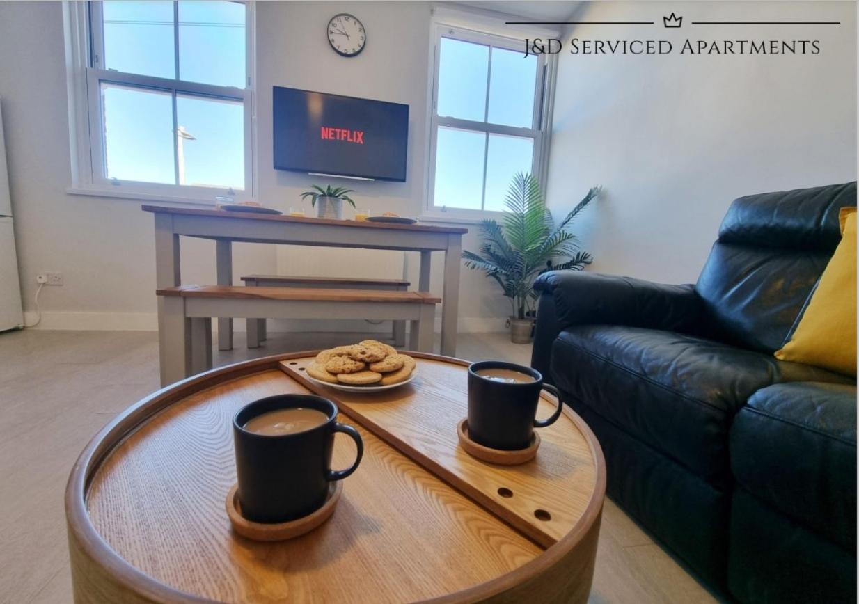 Spacious 3 Bed Apartment, En-Suites, Near Train Station! Watford  Exterior foto