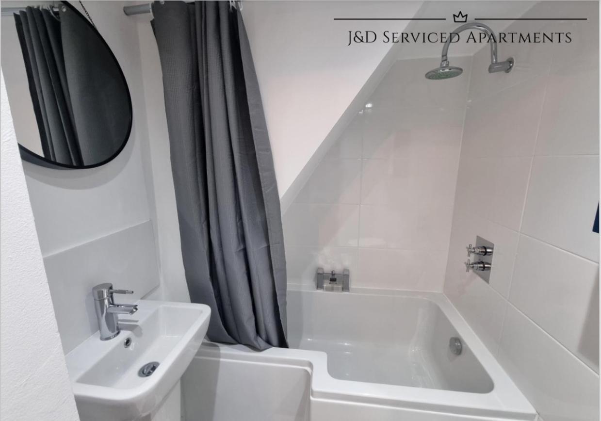 Spacious 3 Bed Apartment, En-Suites, Near Train Station! Watford  Exterior foto
