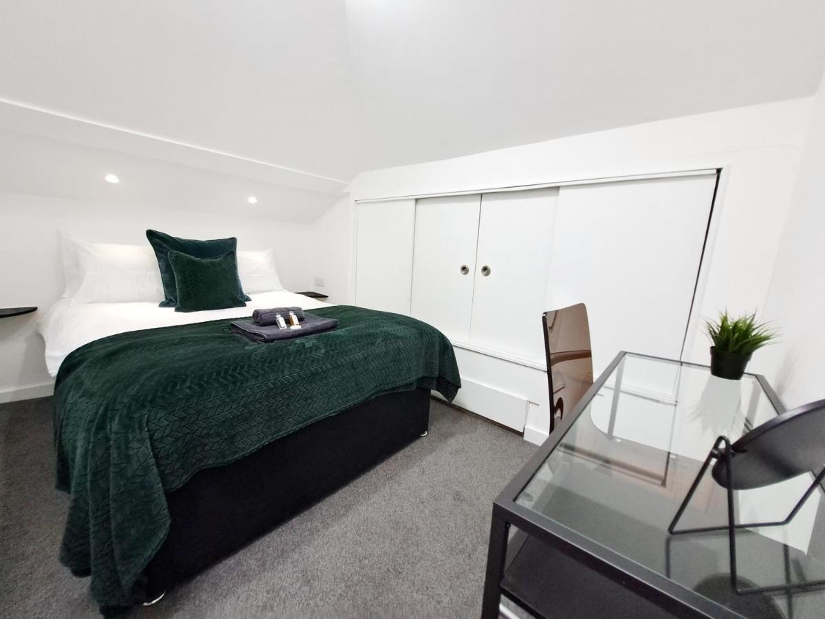 Spacious 3 Bed Apartment, En-Suites, Near Train Station! Watford  Exterior foto