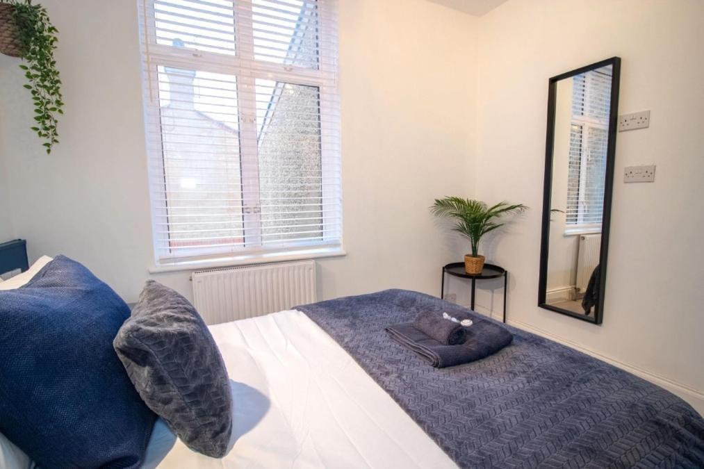 Spacious 3 Bed Apartment, En-Suites, Near Train Station! Watford  Exterior foto